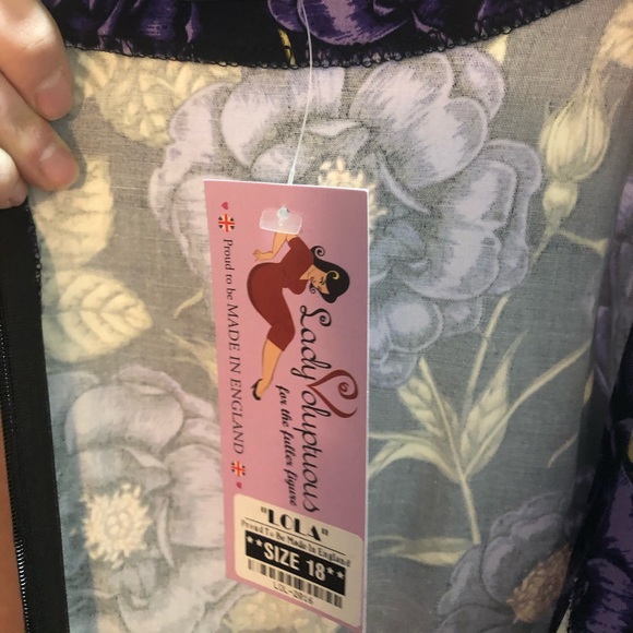 Lady Voluptuous - Picture 3 of 3